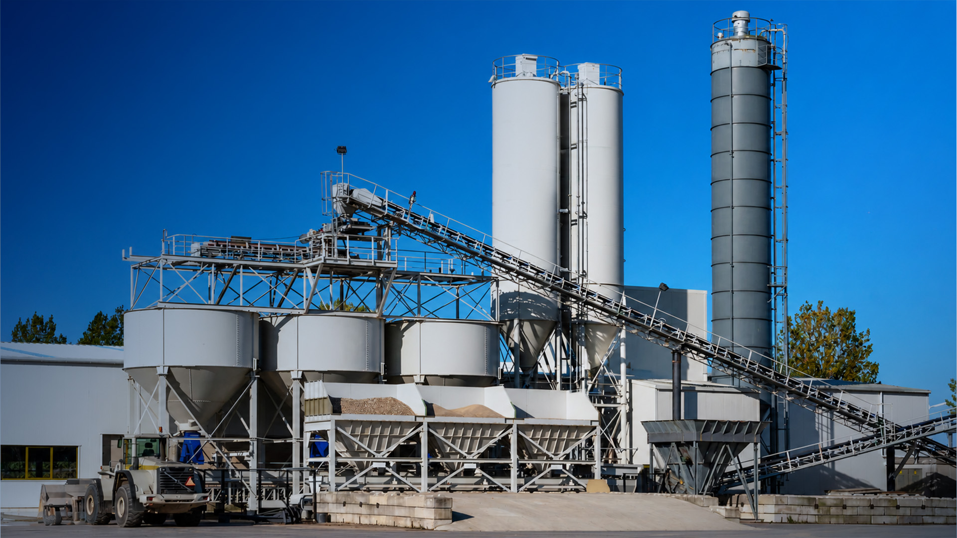 معمل بيتون جاهز — Ready-mix concrete plant